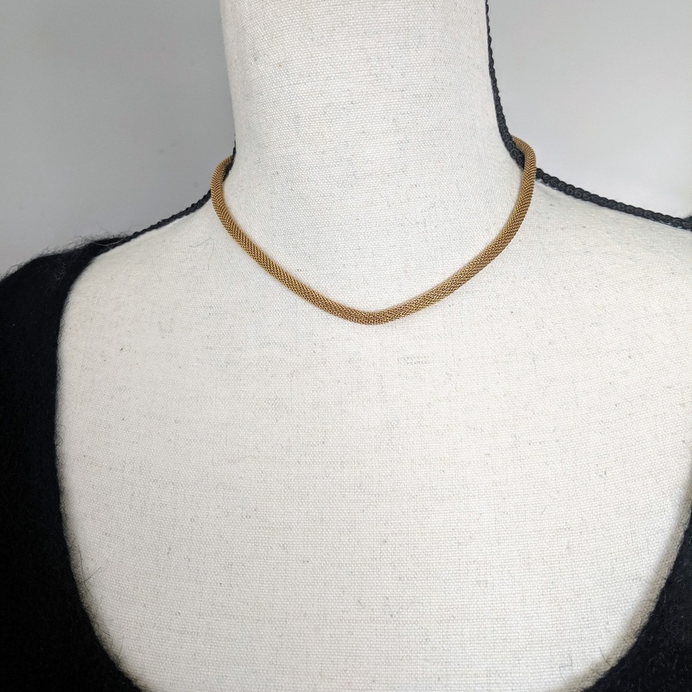 Gold chocker necklace
